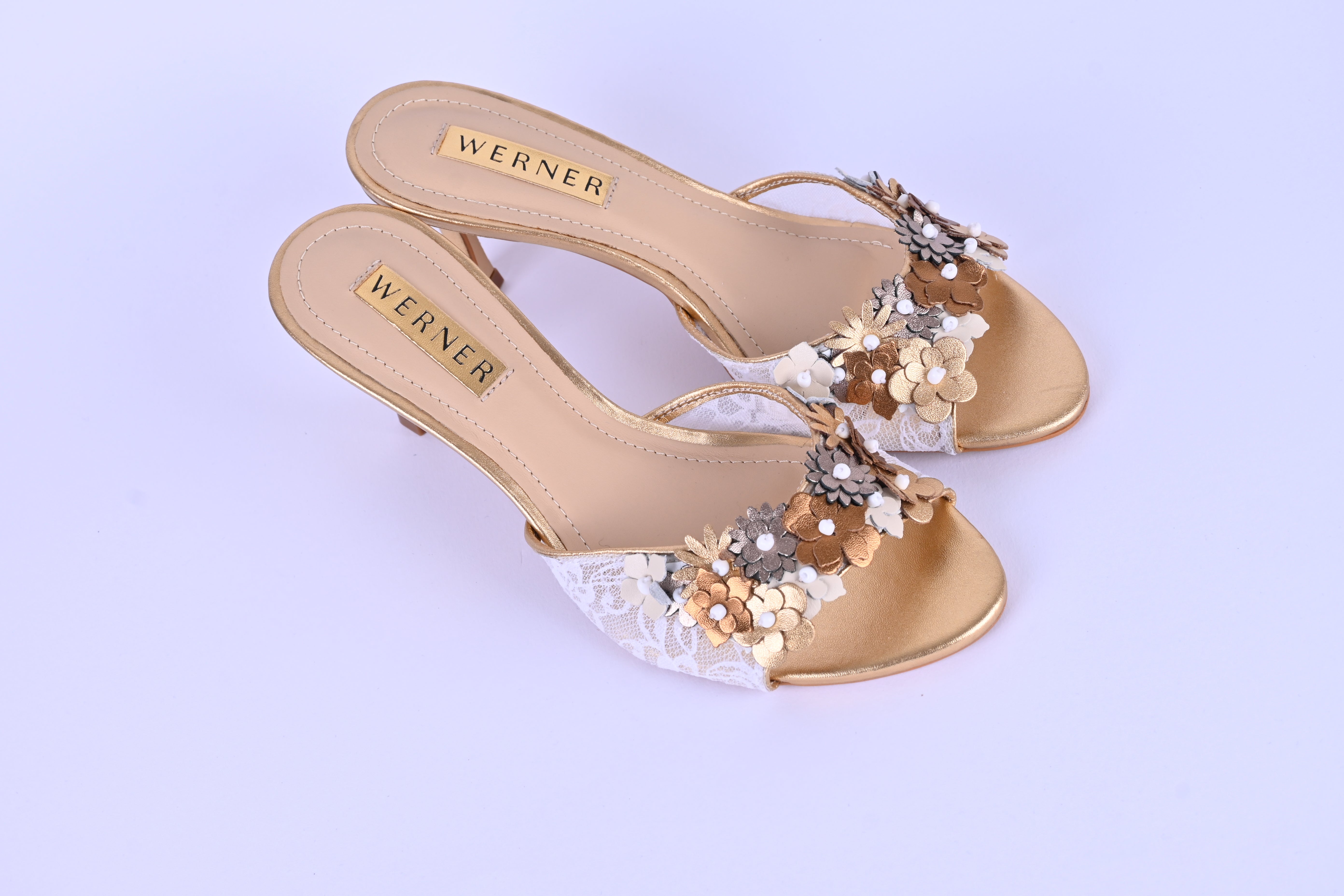 GOLDWHITE FLOWER