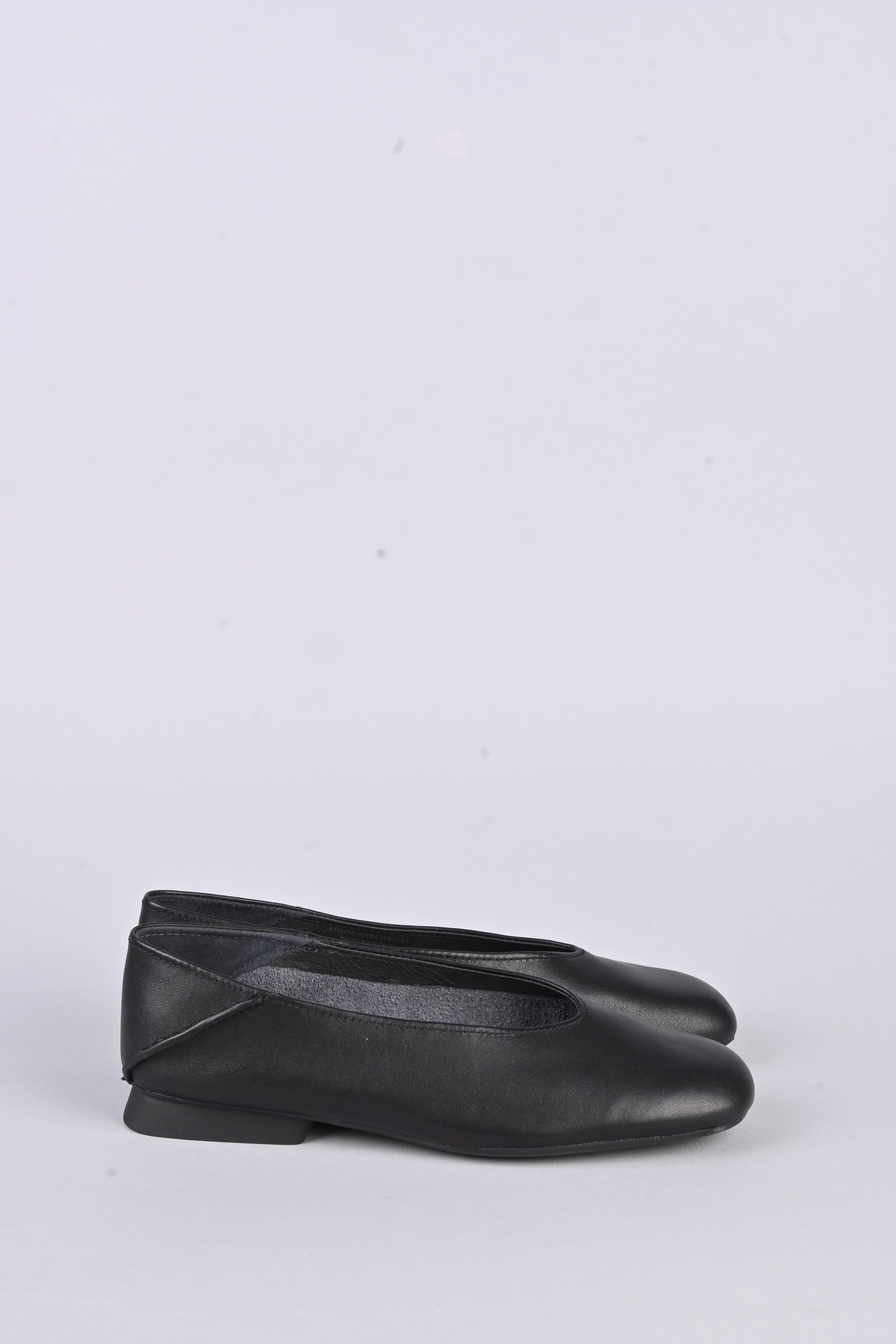 CASIMIRA BLACK camper