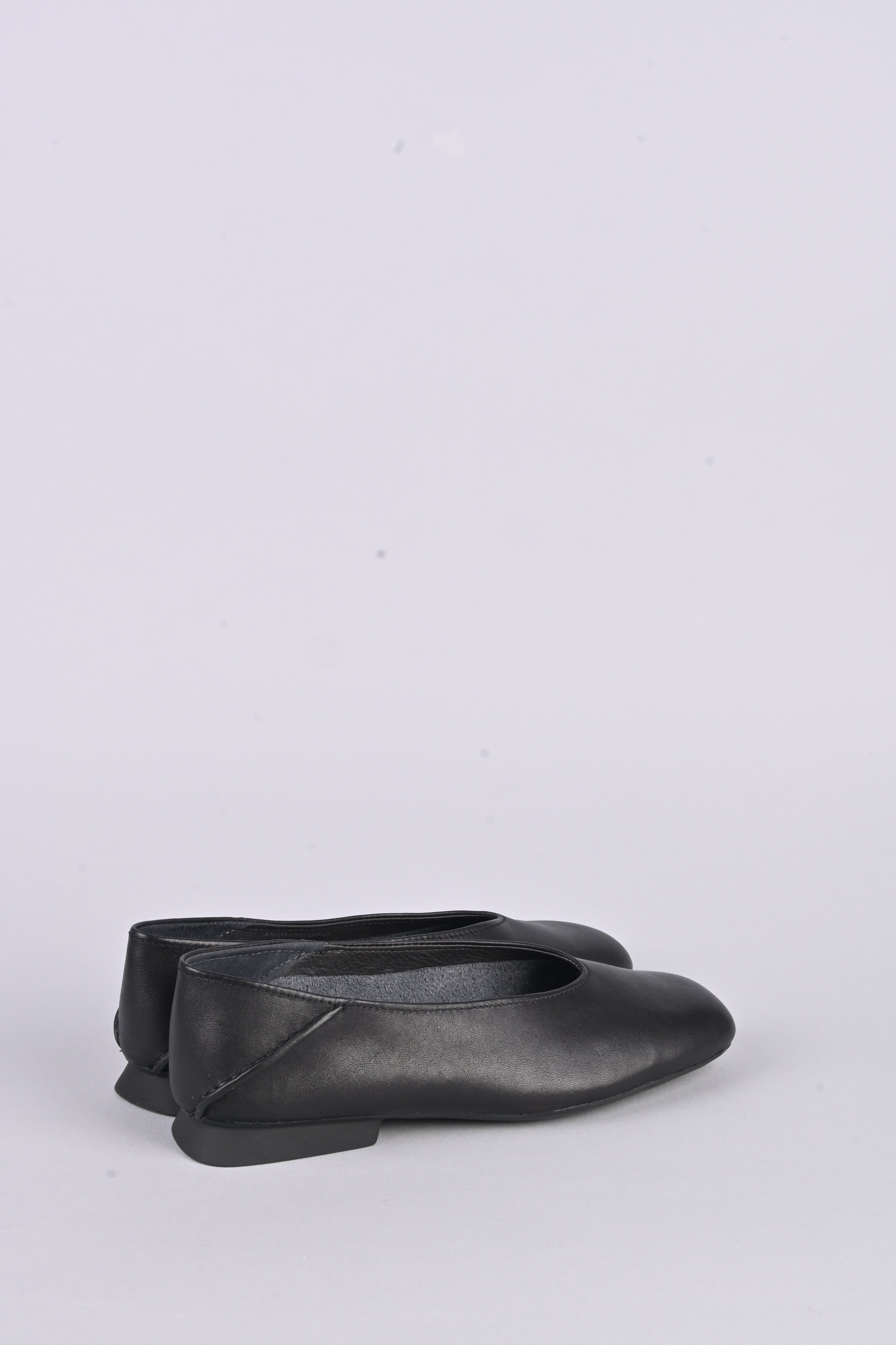 CASIMIRA BLACK camper