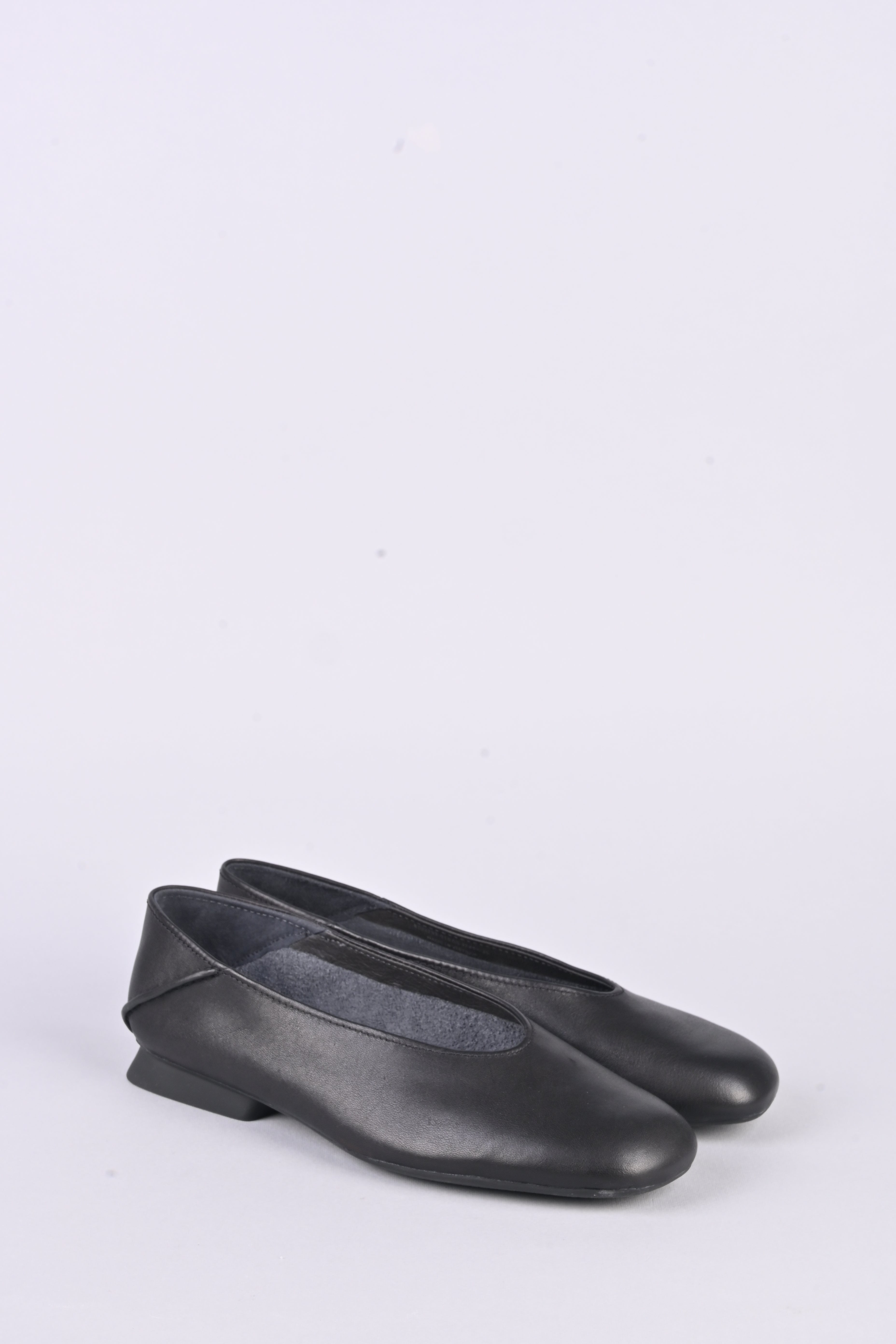 CASIMIRA BLACK camper